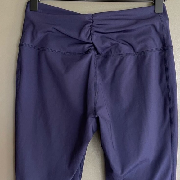 Handful Squeeze Play Mid-Rise Leggings - Picture 3 of 5